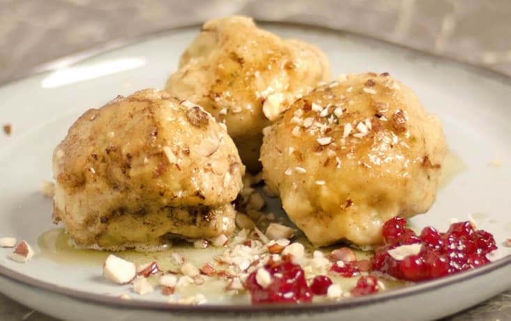 Tysksvensk brödknödel med rårörda lingon - Recept | Pågen